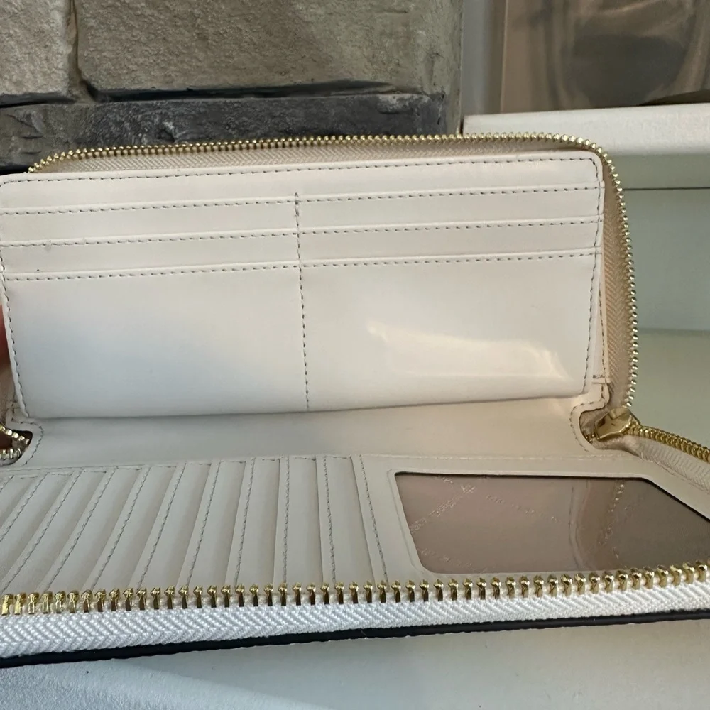 Michael Kors Zip Around Wallet-Beige - Picture 3 of 6